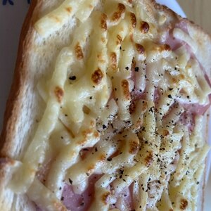 マヨネーズベーコンのチーズトースト